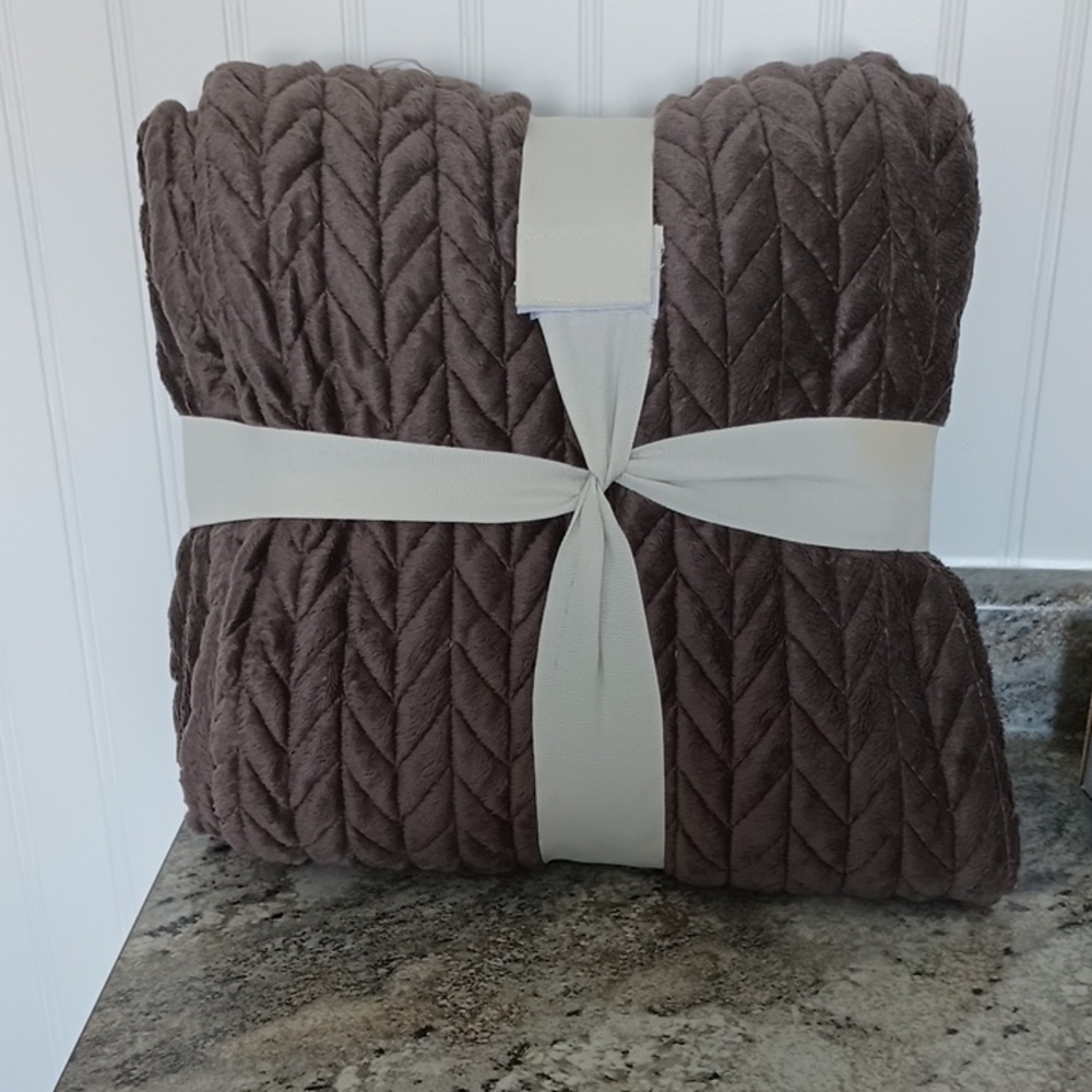 Plush Quilted Home Bedding Throw Blanket - Brown